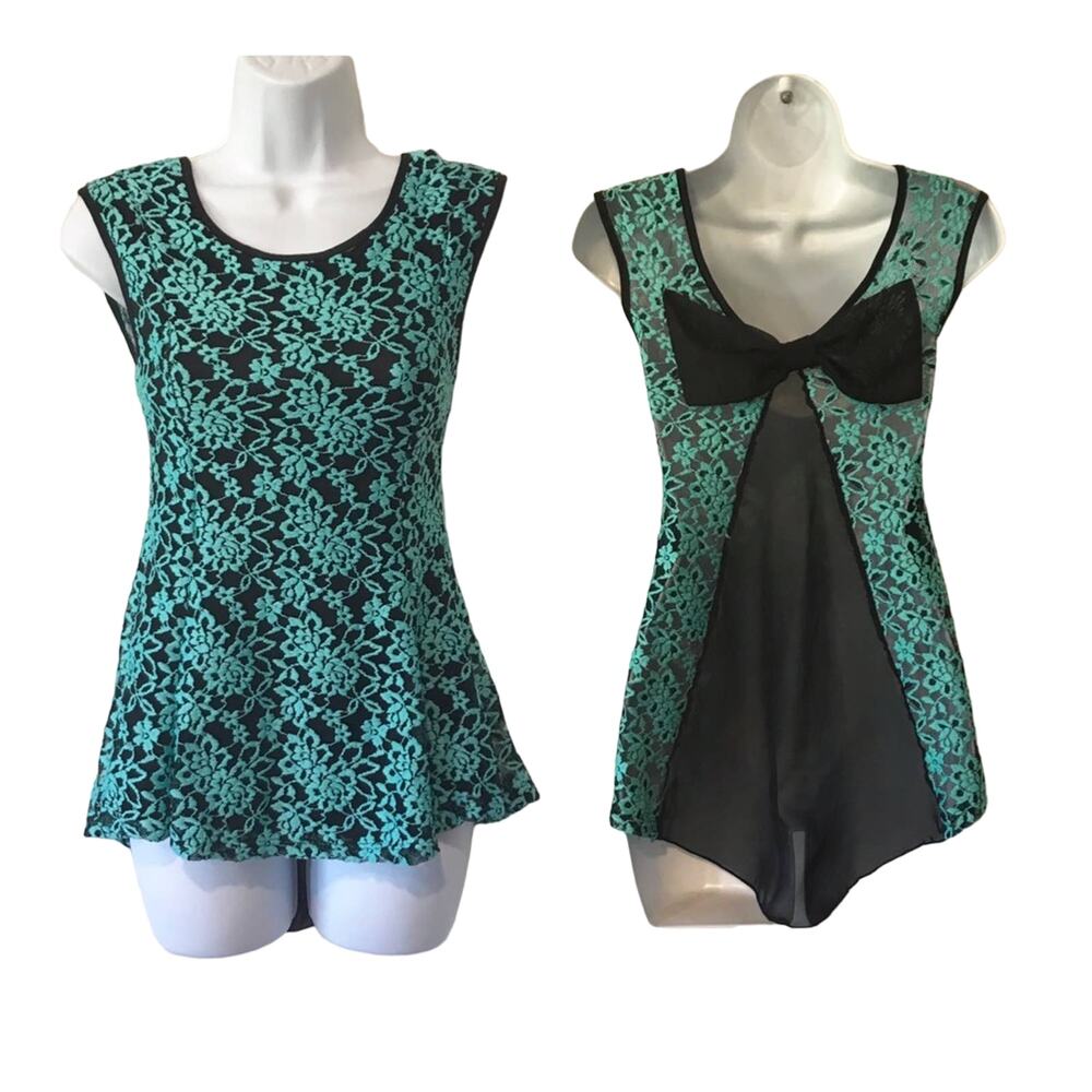 Julie’s Closet Green Black Back Bow Top sz S